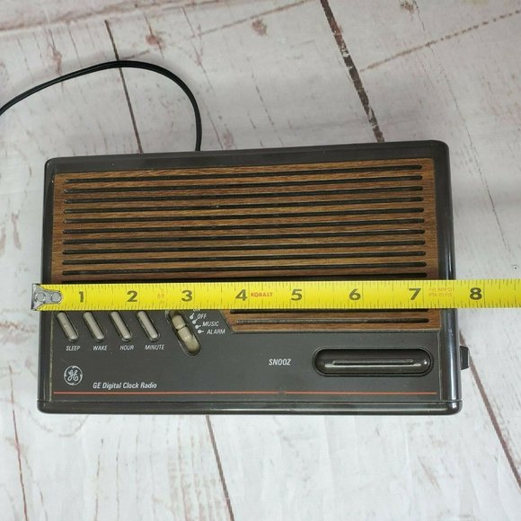 Vintage General Electric Alarm Clock Radio AM/FM (Model 7-4612A). Tested - Picture 11 of 12